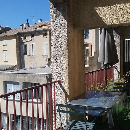 Appartement Climatise Avec Terrasse Au Coeur De Nyons Exteriér fotografie